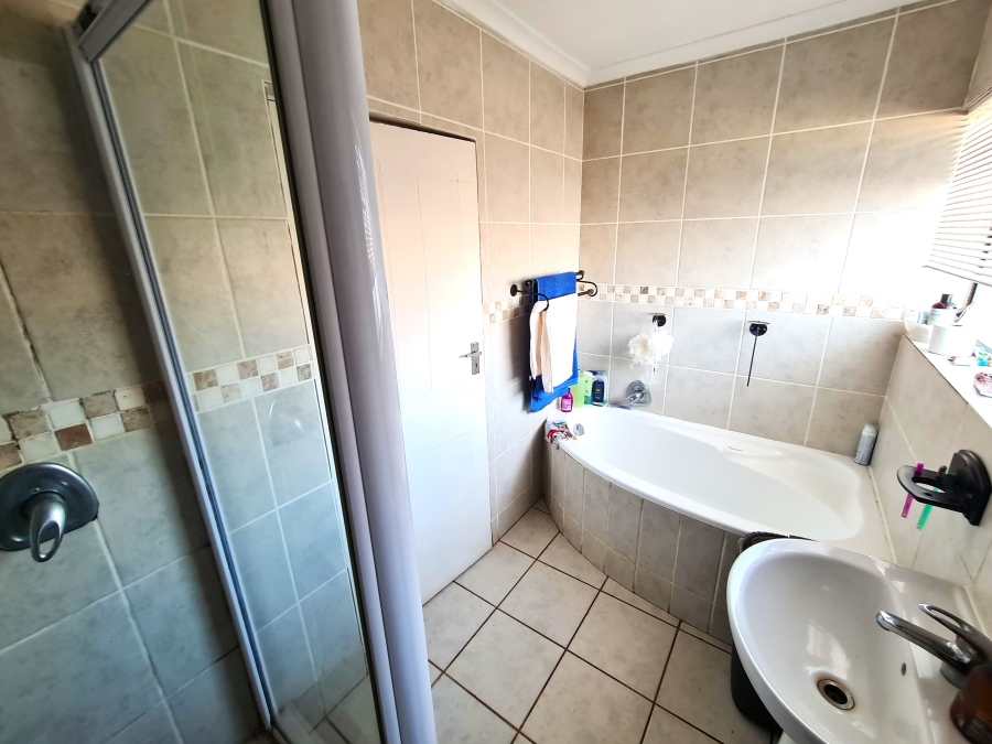 4 Bedroom Property for Sale in Noorsekloof Eastern Cape